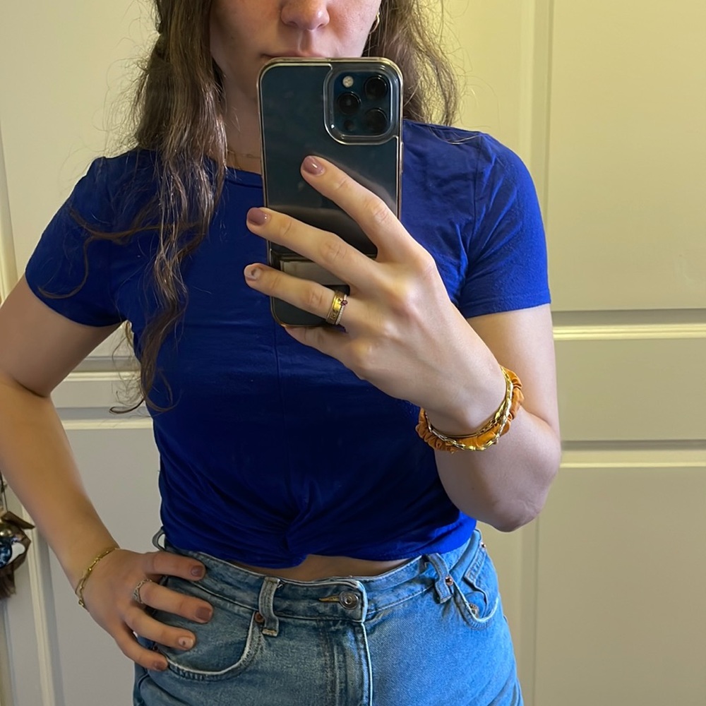 Blue twist top